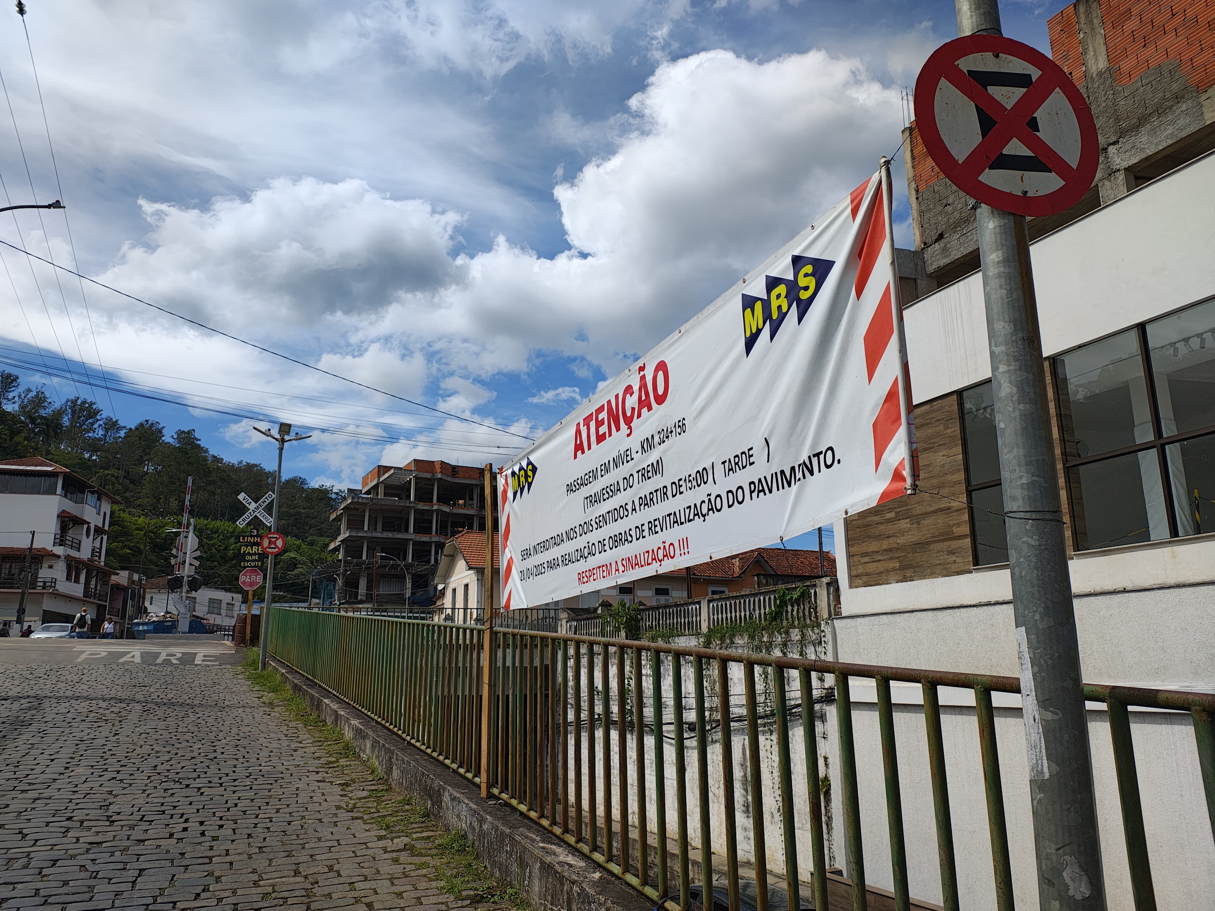 Passagem em nível da Estação tem interdição prevista para a partir das 15h desta segunda-feira